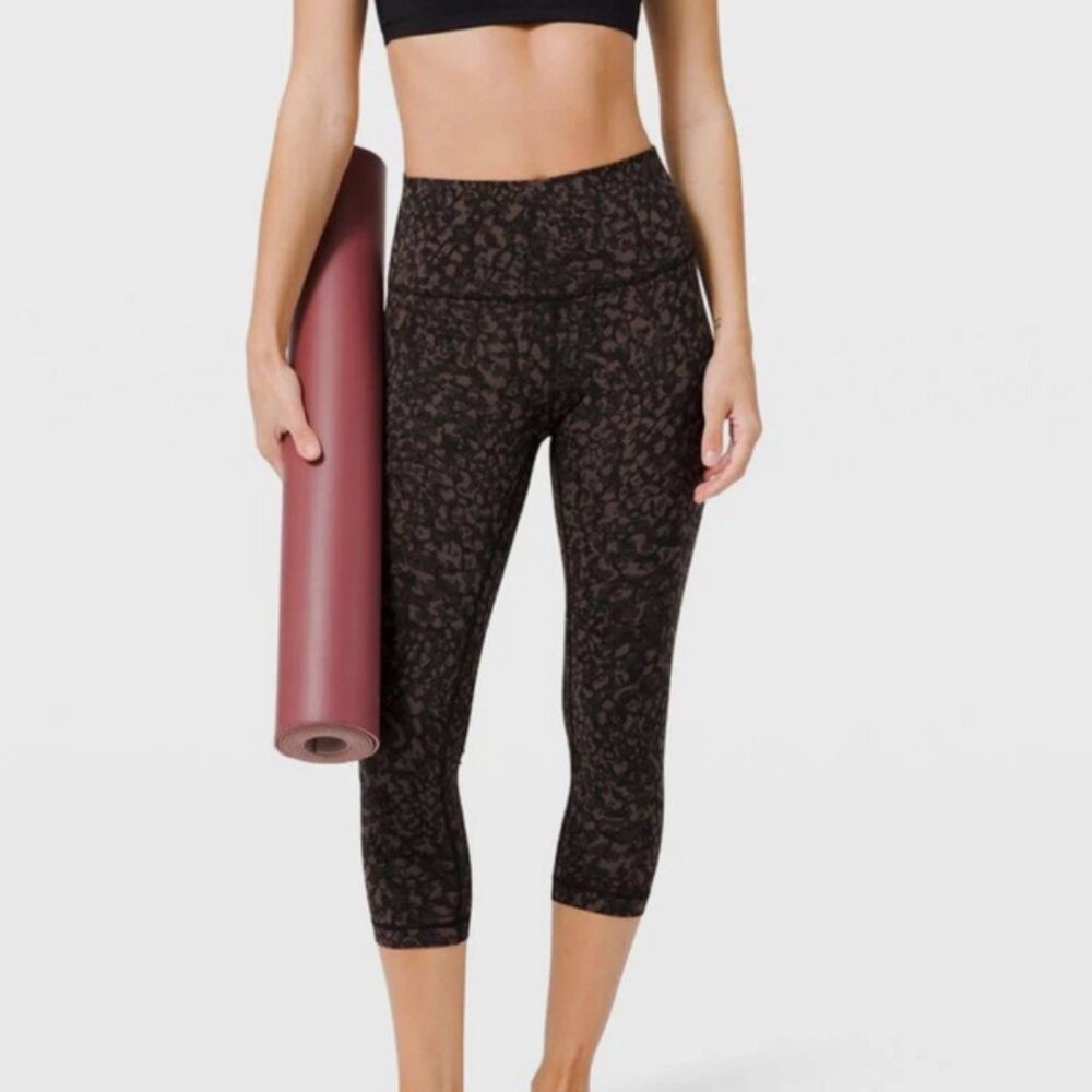 NWT Lululemon Wunder Under HR Crop 21" FLux Animal Print Size 6